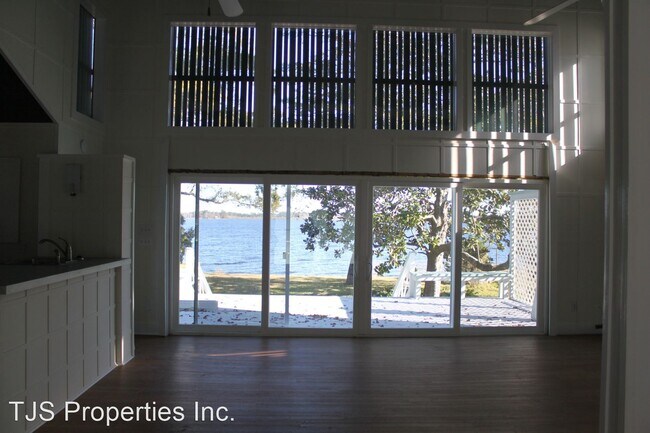 Building Photo - 2 br, 1 bath House - 1702 River Drive