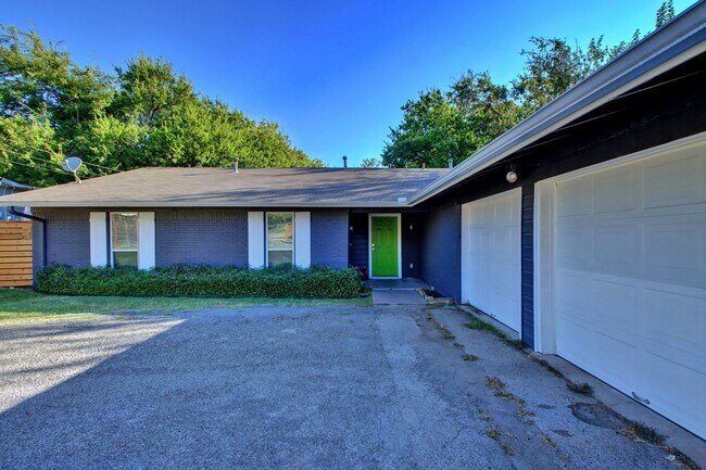 Foto del edificio - 3208 Northeast Dr