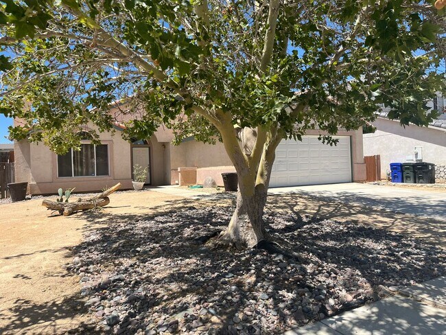 Foto del edificio - 3 bedroom 2 bathroom Home available in Vic...