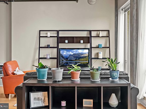 Foto del edificio - 301 Massachusetts Ave NW