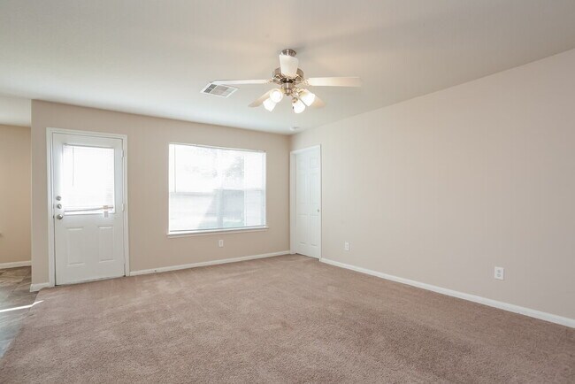 Foto del edificio - 6823 Dawn Bloom Ln