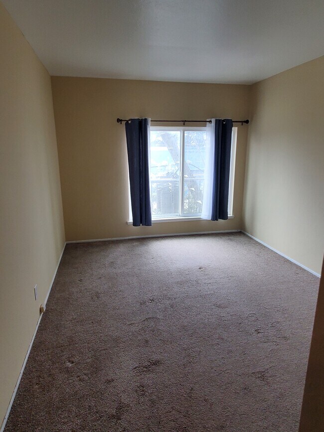 Dormitorio principal desde el pasillo del armario - 1220 La Playa St