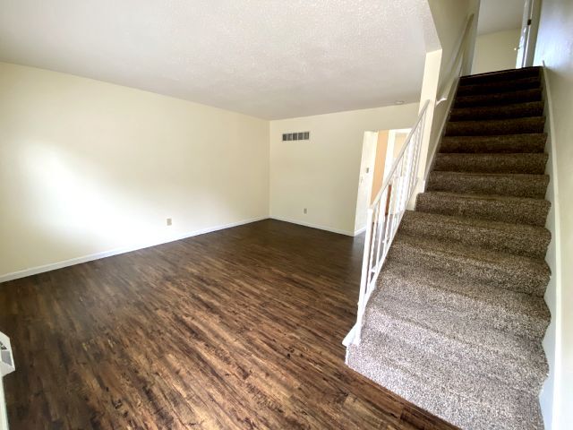 Sala de estar - 6 Devon Ct
