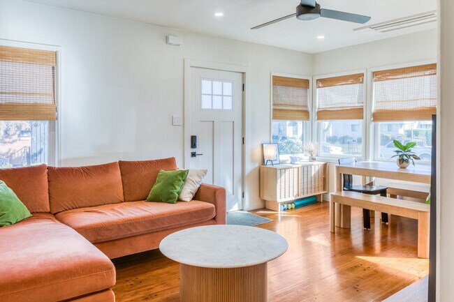 Foto del edificio - 2331 Belmont Ave