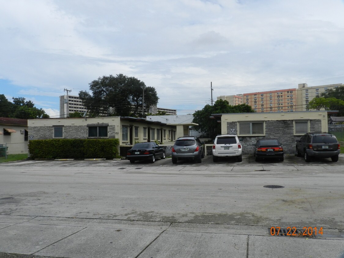 Foto del edificio - 1329 NW 6th St