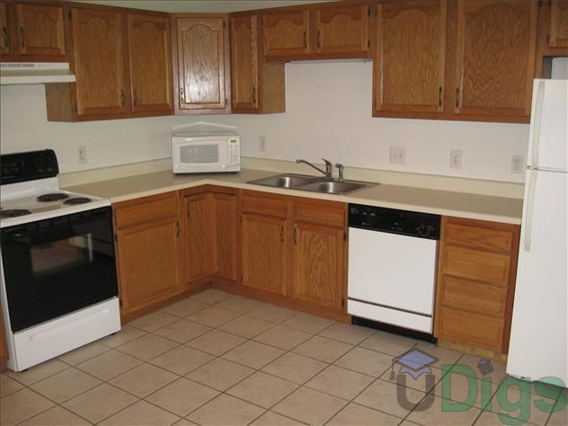 Foto del edificio - Duplex on Southside. 2bed/2bath with 2 car garage & privacy fence.