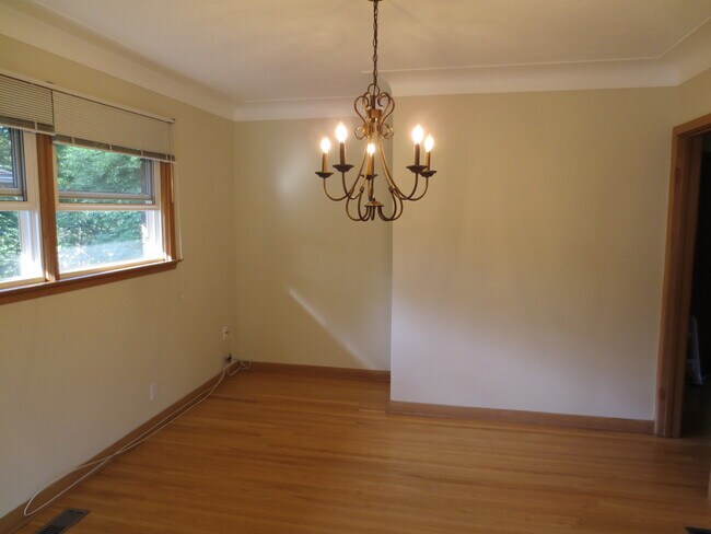 Photo du bâtiment - 387 Wharncliffe Rd N