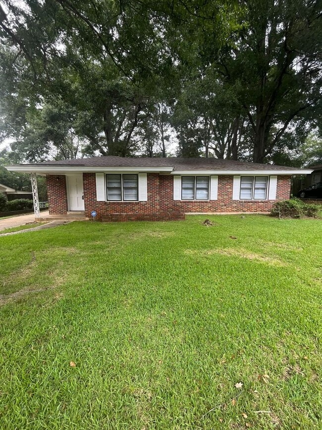 Building Photo - 3825 Fairfield Dr