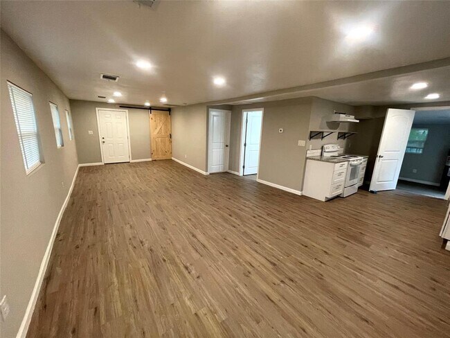 Foto del edificio - 723 Pecan Ln