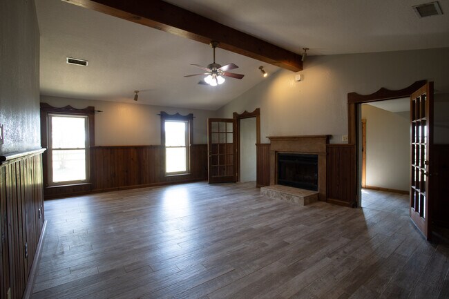 Building Photo - 4692 S E River Rd