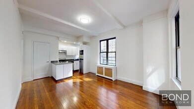 Building Photo - 140 E 46th St