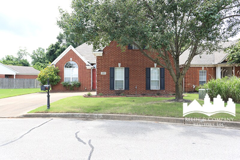 Primary Photo - 387 Fountain Crest Dr