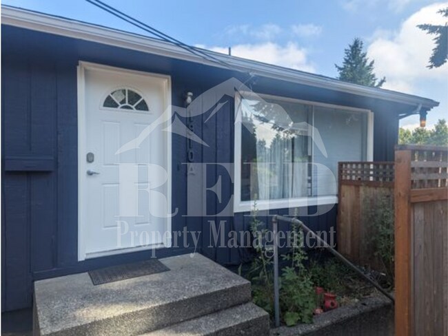 Foto del edificio - Cute and Cozy, Centrally Located Triplex with Yard