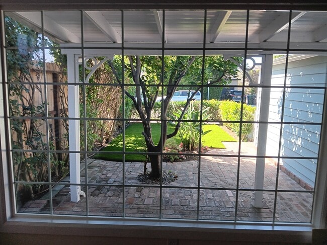 Foto del edificio - 2330 Frey Ave