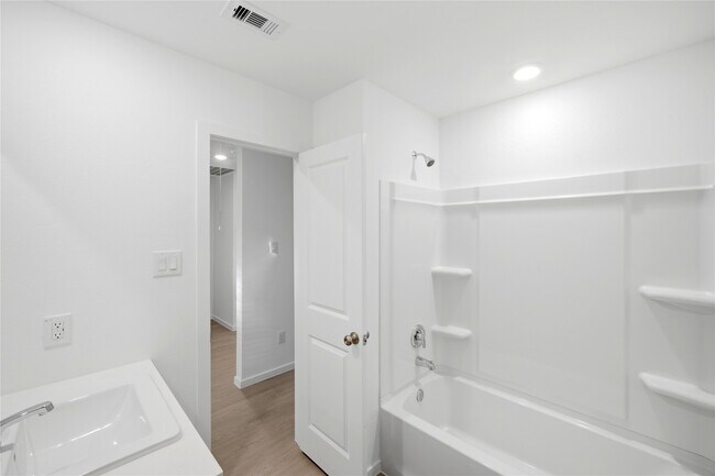 Foto del edificio - 25585 Rose Creek Dr
