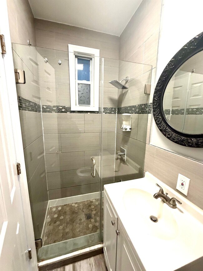 Foto del edificio - 644 Newark Ave