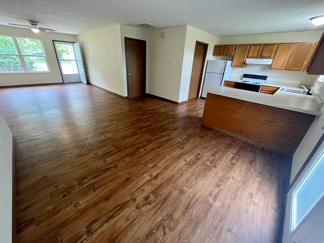 Building Photo - 303 Prospect Ave
