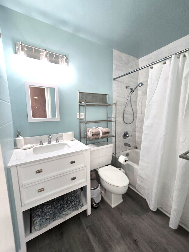 Building Photo - 5122 Likini St