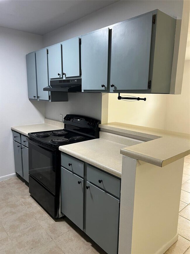 Foto del edificio - 1301 Greenlawn Pkwy