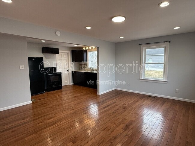 Building Photo - 1001 E Broadway St