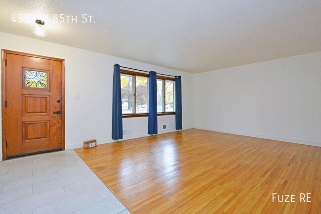 Building Photo - 4533 W 85th St