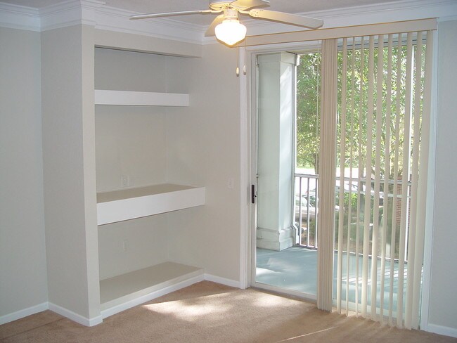 Foto del edificio - 8300 Elm Park Dr