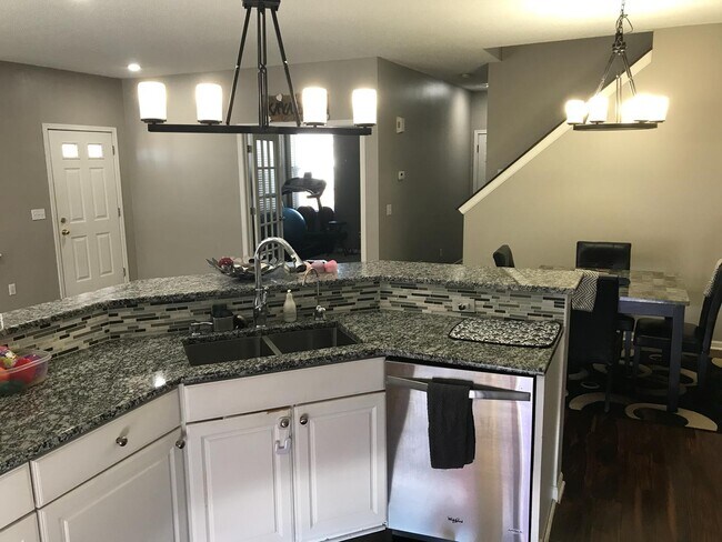Kitchen - 1 - 17045 78th Plz N