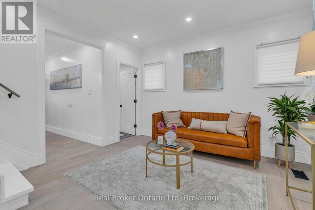 Building Photo - 445 Moore St