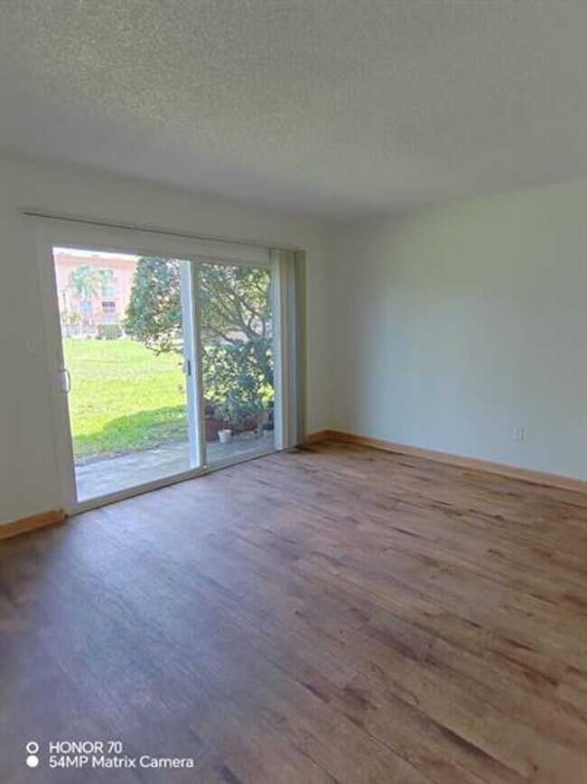 Foto del edificio - Welcome to Tampa Racquet Club – Where Comfort Meets Convenience!