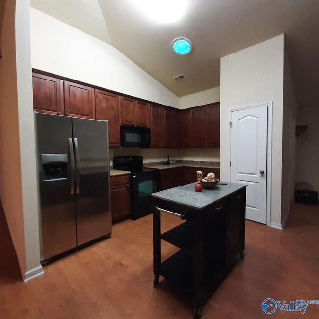 Foto del edificio - 160 Alderwood Dr