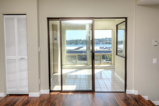 Building Photo - South Lake Union / Queen Anne Condo at The...