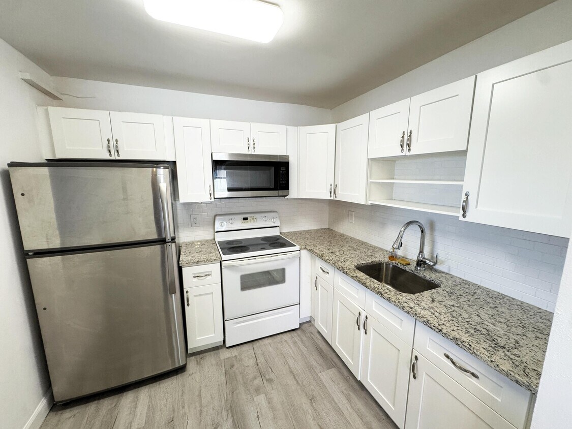 Primary Photo - 506 Brittany K