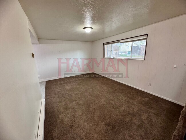 Foto del edificio - 1083 N 150 W