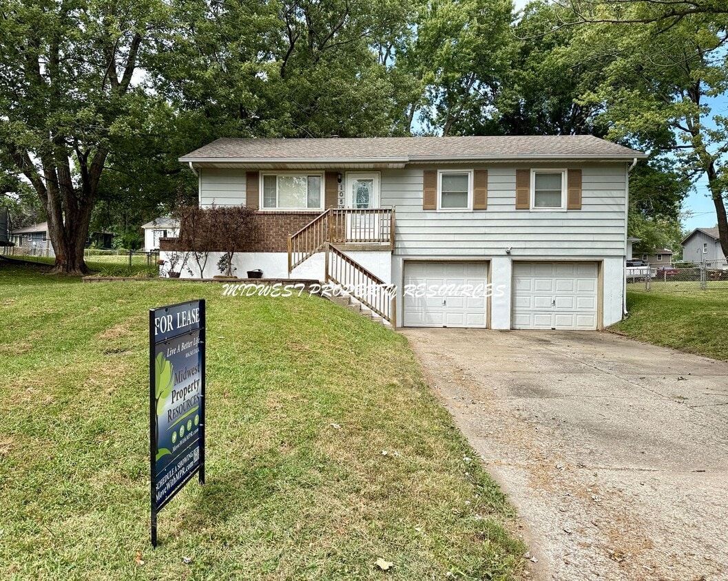 Primary Photo - Cozy 3 Bedroom Home in Blue Springs