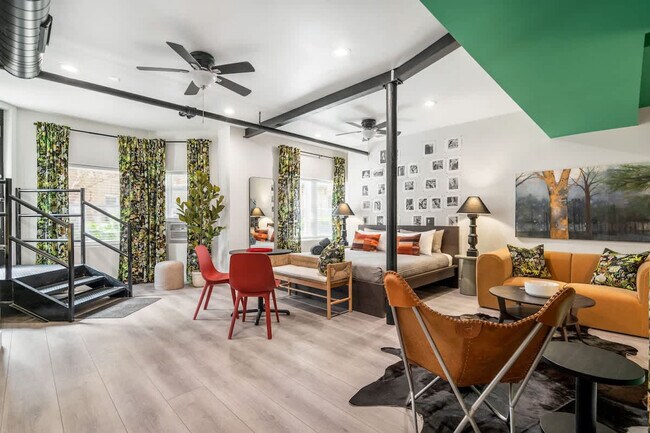 Building Photo - 4526 N Wolcott Ave