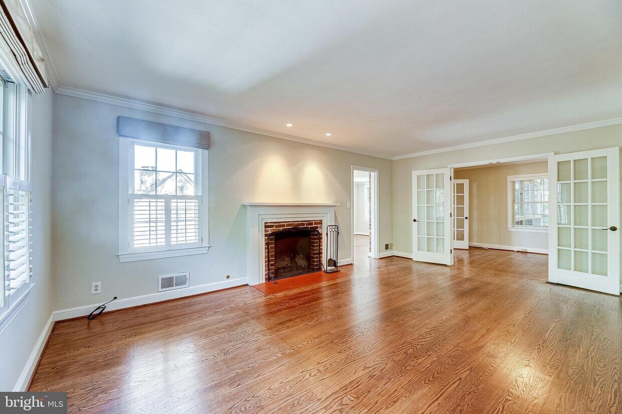 Primary Photo - 2629 S Hayes St