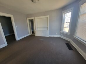 Building Photo - 106 W Keefe Ave