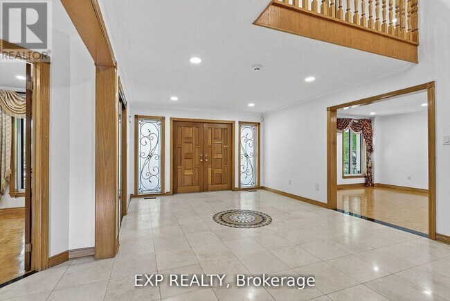 Photo du bâtiment - 315 Stephanie Blvd