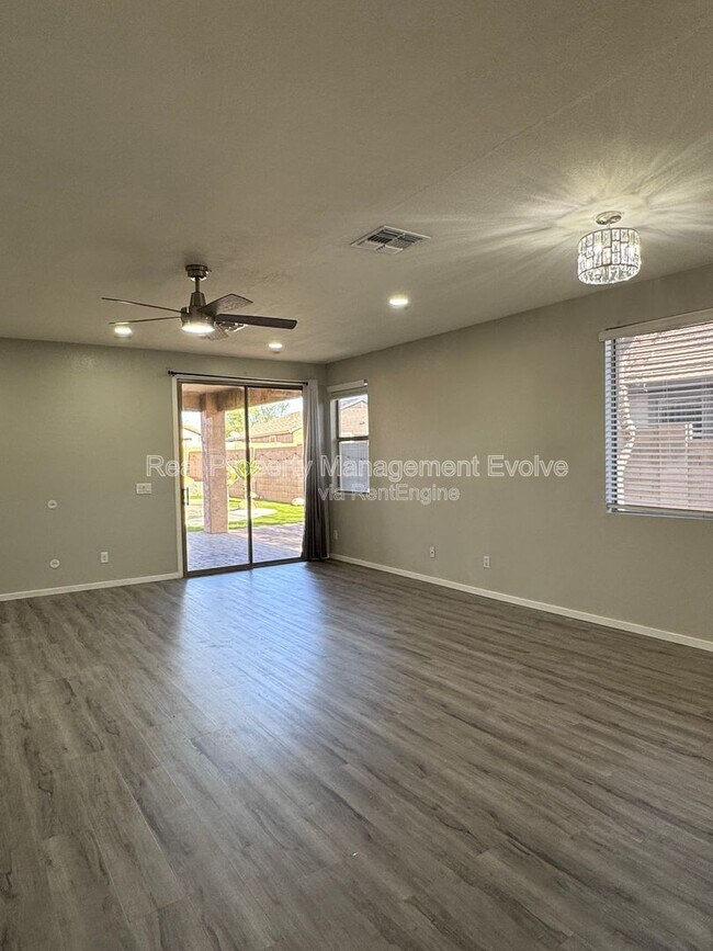 Building Photo - 5814 W Alice Ave