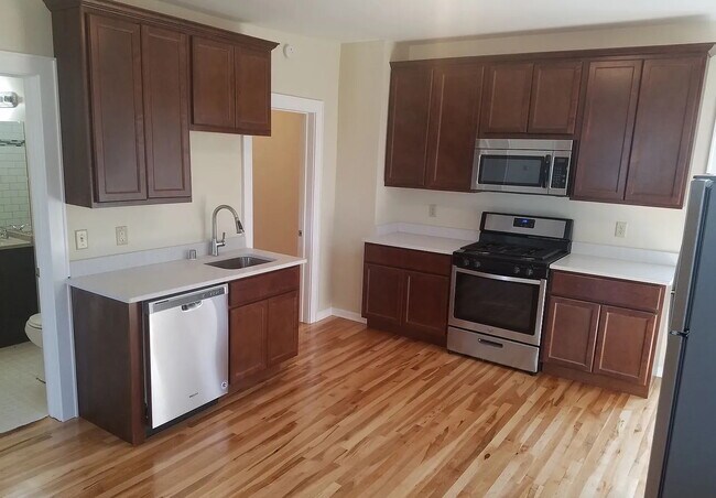 2477 Lentamente - Cocina - 2477-2479 N Dousman St