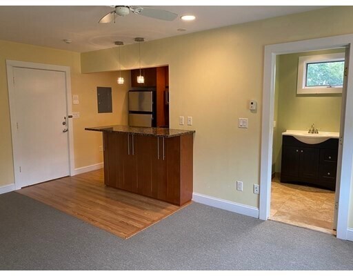 Building Photo - 276 W Elm St