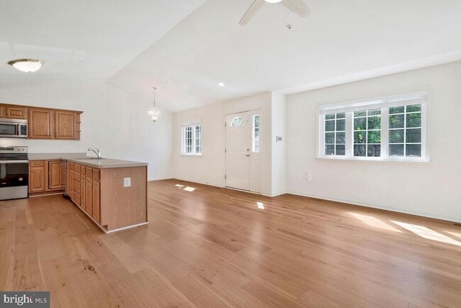 Foto del edificio - 217 Westlake Blvd