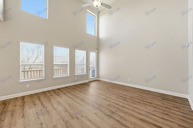 Foto del edificio - 5323 Winged Foot Dr