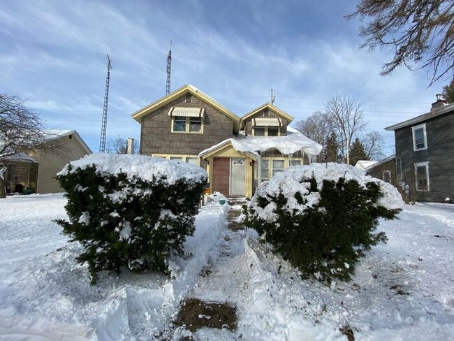 Building Photo - Studio Apartment in Dowagiac