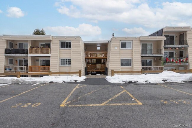 Building Photo - 219 Fox Run Ln