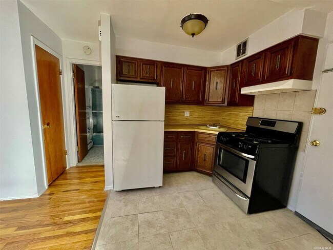 Foto del edificio - 124-15 25th Rd