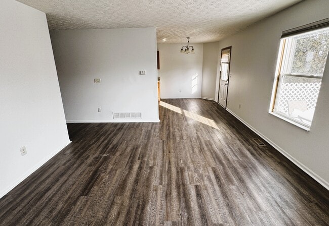 Sala de estar - 3766 Dunlane Ct