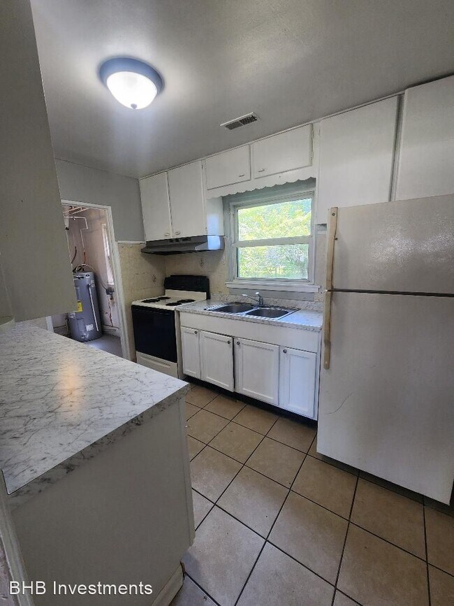 Building Photo - 3 br, 1 bath House - 6219 E 25th St