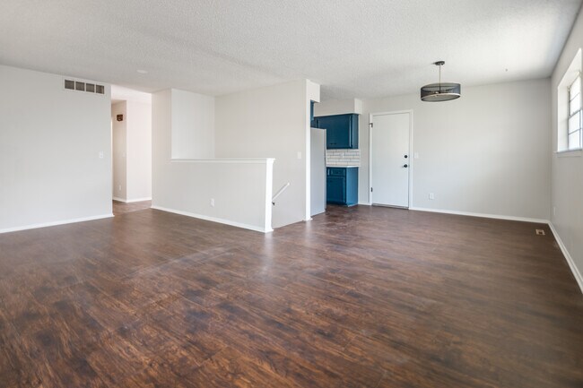 Building Photo - 951 S Longfellow St