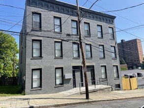Building Photo - 120 Philip St